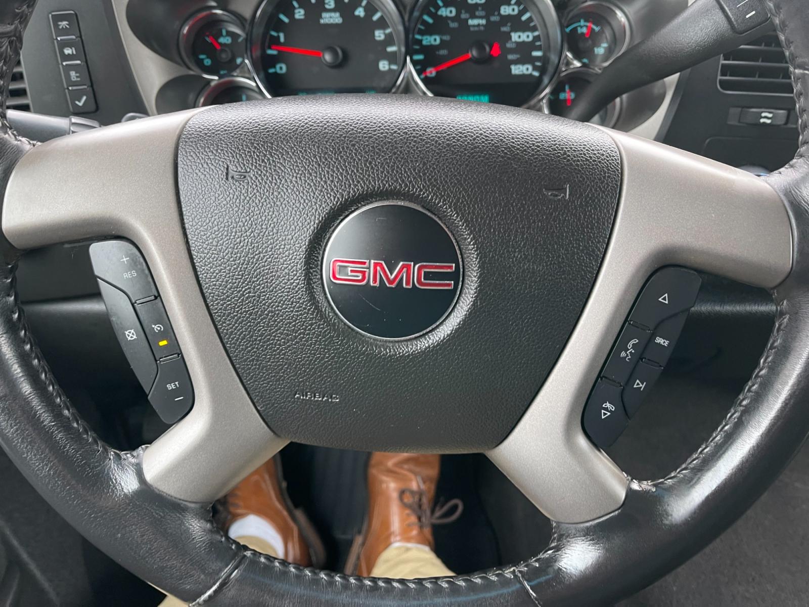 2012 Red /Black GMC Sierra 1500 SLE Crew Cab 4WD (3GTP2VE78CG) with an 5.3L V8 OHV 16V FFV engine, 6-Speed Automatic transmission, located at 11115 Chardon Rd. , Chardon, OH, 44024, (440) 214-9705, 41.580246, -81.241943 - This 2012 GMC Sierra 1500 SLE Crew Cab is a well-equipped full-size pickup truck with a robust 5.3-liter Vortec V8 engine, paired with a 6-speed automatic transmission, offering a generous towing capacity of 9,500 pounds. It features the Z71 Off-Road package for enhanced performance in varied terrai - Photo #26